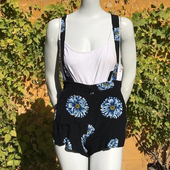 Reformation floral suspenders shorts size S - Picture 1 of 7